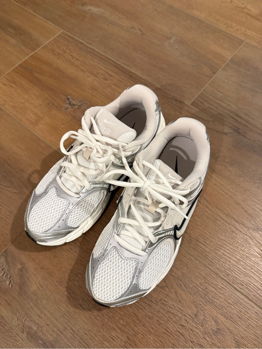 Nike White, Silver & Black Mesh Running Shoes - Picture 2 of 5